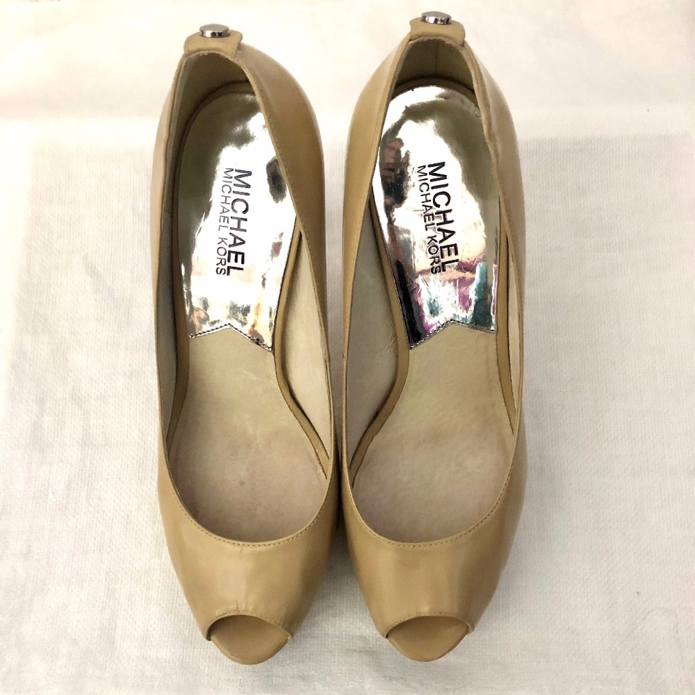 MICHAEL Michael Kors Nude/Tan Peep Toe Heel. Size 8
